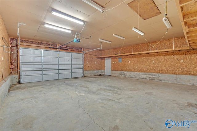 50 Lakeshore Drive, Laceys Spring, AL 35754