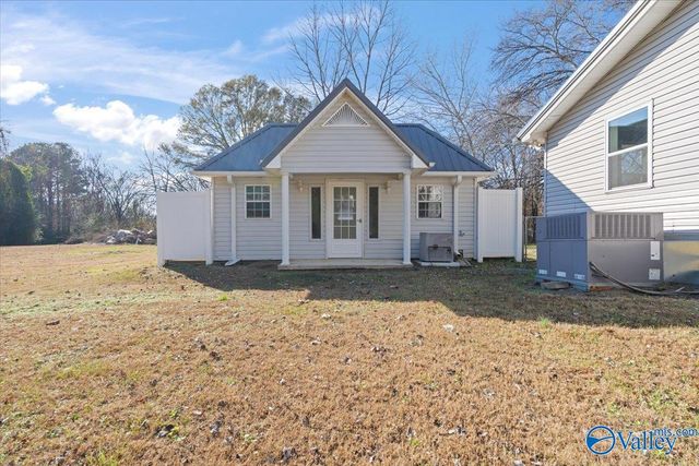 50 Lakeshore Drive, Laceys Spring, AL 35754
