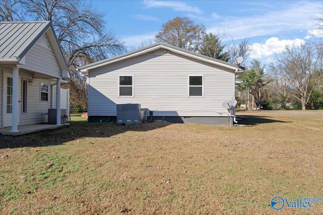 50 Lakeshore Drive, Laceys Spring, AL 35754