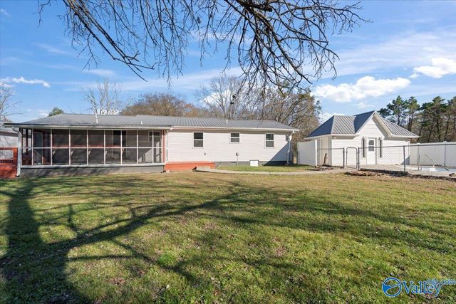 50 Lakeshore Drive, Laceys Spring, AL 35754