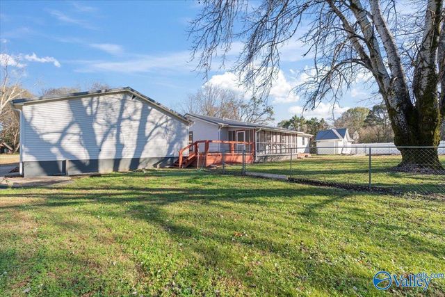 50 Lakeshore Drive, Laceys Spring, AL 35754