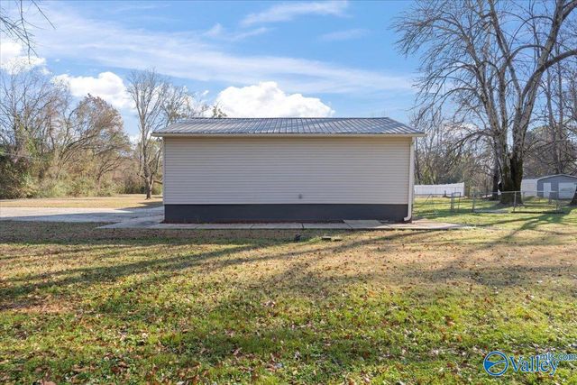 50 Lakeshore Drive, Laceys Spring, AL 35754