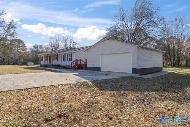 50 Lakeshore Drive, Laceys Spring, AL 35754