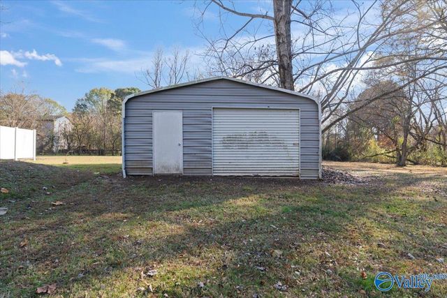 50 Lakeshore Drive, Laceys Spring, AL 35754