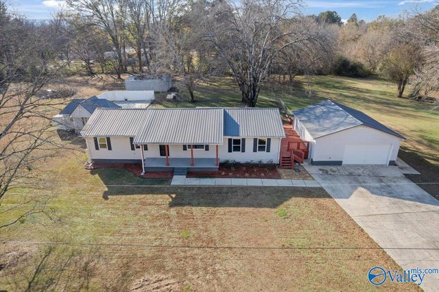 50 Lakeshore Drive, Laceys Spring, AL 35754