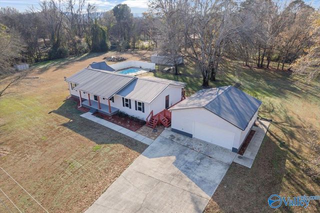 50 Lakeshore Drive, Laceys Spring, AL 35754