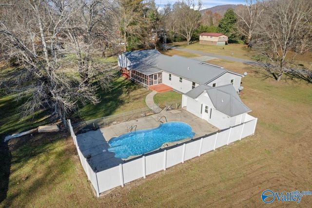 50 Lakeshore Drive, Laceys Spring, AL 35754