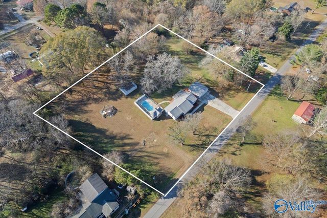 50 Lakeshore Drive, Laceys Spring, AL 35754