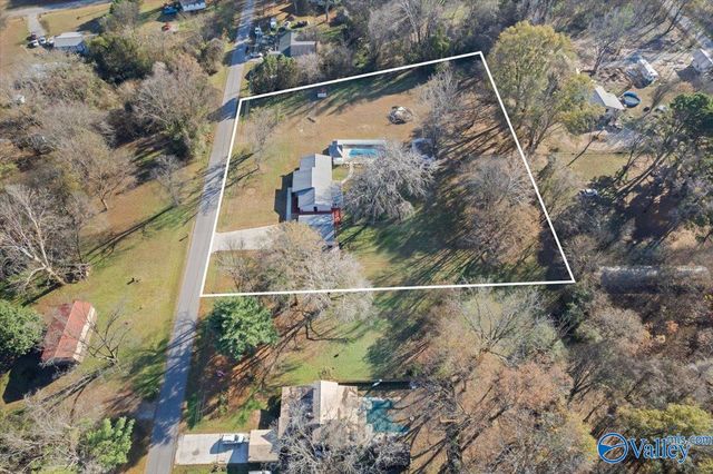 50 Lakeshore Drive, Laceys Spring, AL 35754