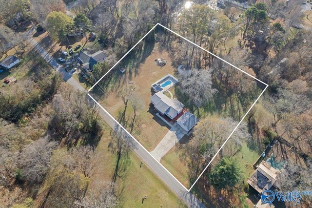 50 Lakeshore Drive, Laceys Spring, AL 35754