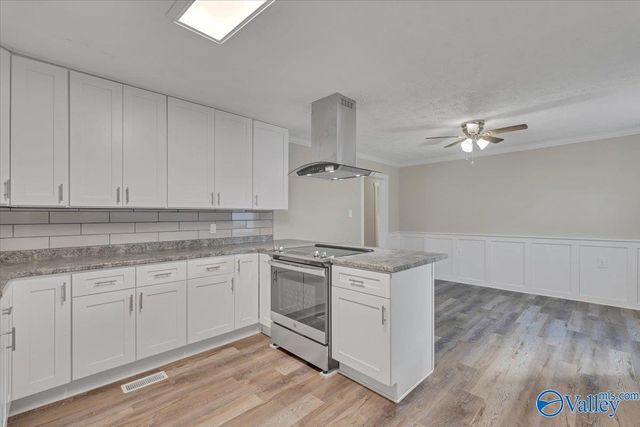 50 Lakeshore Drive, Laceys Spring, AL 35754