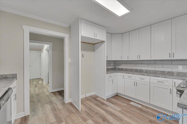 50 Lakeshore Drive, Laceys Spring, AL 35754