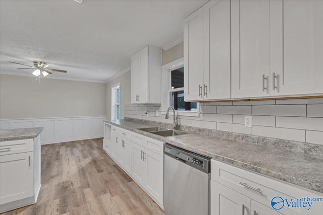 50 Lakeshore Drive, Laceys Spring, AL 35754