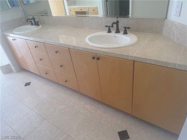 3163 Lido Isle Court, Las Vegas, NV 89117