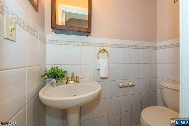 39 Essex Avenue, Montclair, NJ 07042