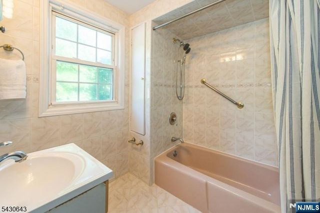 39 Essex Avenue, Montclair, NJ 07042