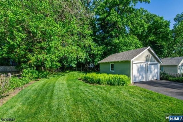 39 Essex Avenue, Montclair, NJ 07042