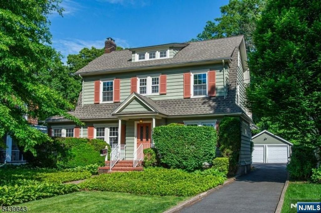 39 Essex Avenue, Montclair, NJ 07042