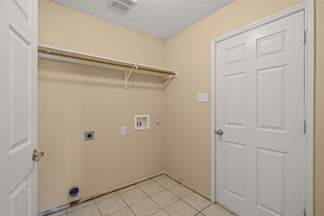 105 Thoroughbred Drive, Krum, TX 76249