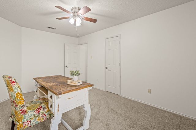 105 Thoroughbred Drive, Krum, TX 76249