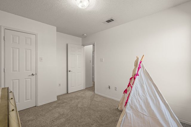 105 Thoroughbred Drive, Krum, TX 76249