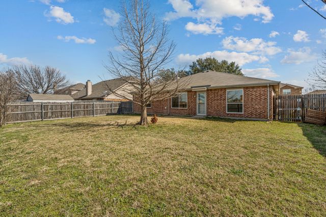 105 Thoroughbred Drive, Krum, TX 76249