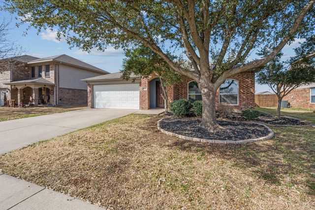 105 Thoroughbred Drive, Krum, TX 76249