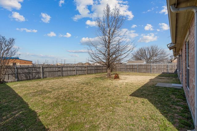 105 Thoroughbred Drive, Krum, TX 76249