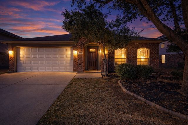105 Thoroughbred Drive, Krum, TX 76249