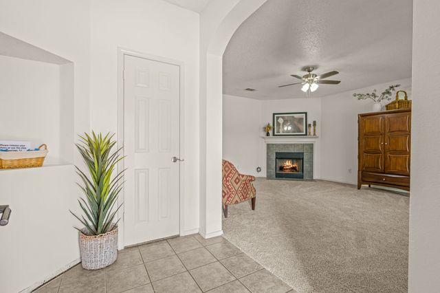 105 Thoroughbred Drive, Krum, TX 76249