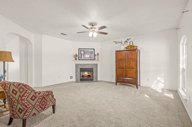 105 Thoroughbred Drive, Krum, TX 76249