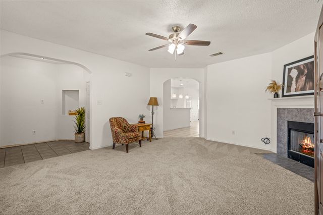 105 Thoroughbred Drive, Krum, TX 76249