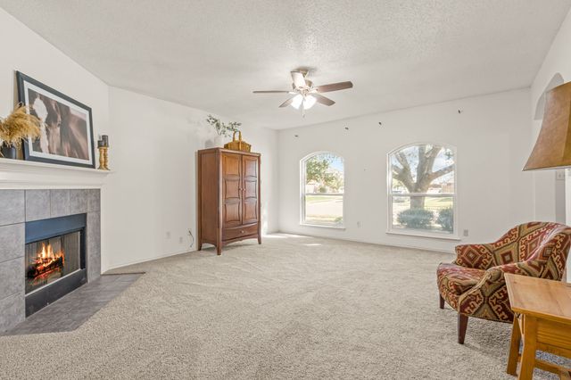 105 Thoroughbred Drive, Krum, TX 76249