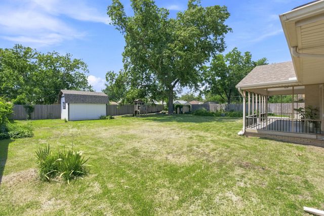 1633 N Charles St, Wichita, KS 67203
