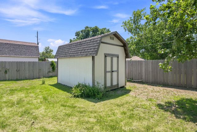1633 N Charles St, Wichita, KS 67203