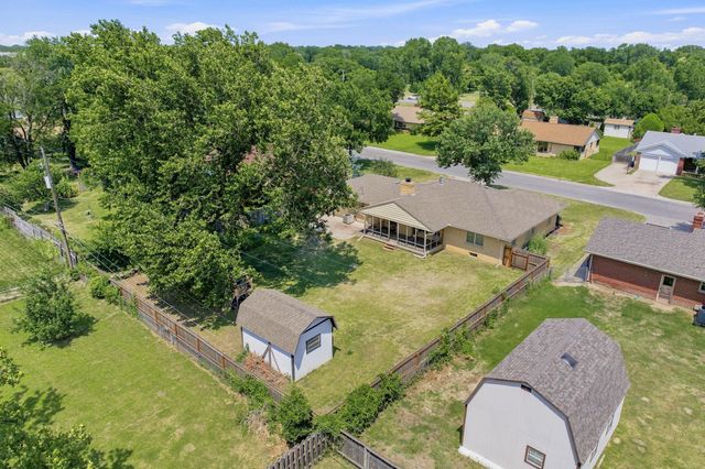 1633 N Charles St, Wichita, KS 67203