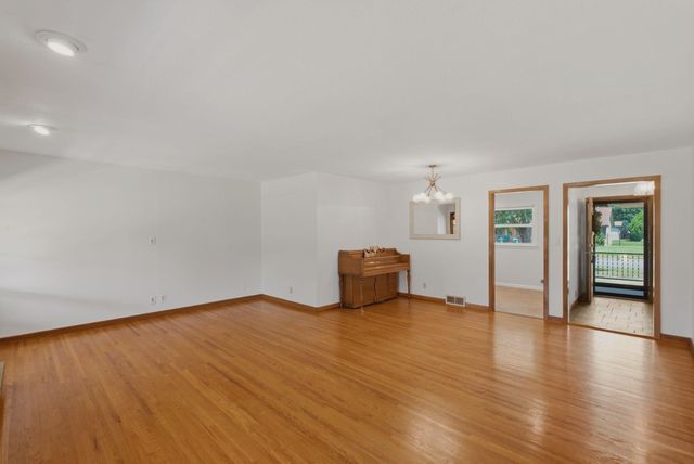 1633 N Charles St, Wichita, KS 67203