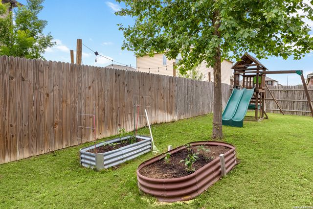 617 COMMUNITY DR, New Braunfels, TX 78132