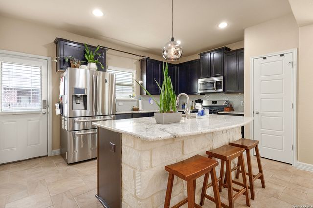 617 COMMUNITY DR, New Braunfels, TX 78132