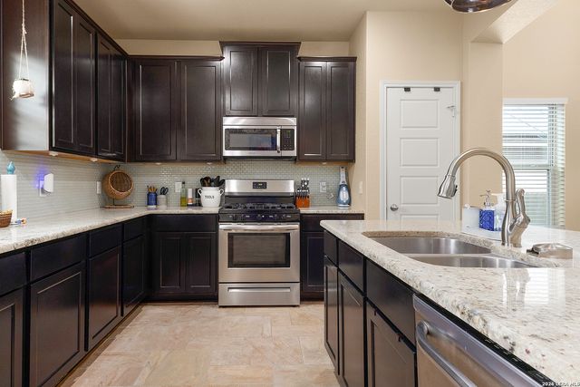 617 COMMUNITY DR, New Braunfels, TX 78132