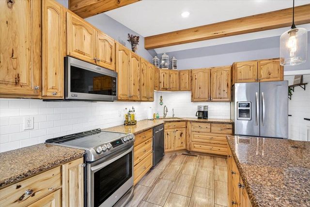 102 Kensington Lane, Waunakee, WI 53597