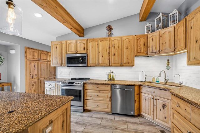 102 Kensington Lane, Waunakee, WI 53597