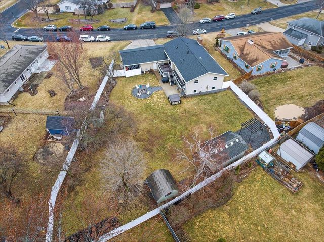 102 Kensington Lane, Waunakee, WI 53597