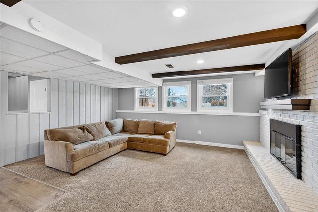 102 Kensington Lane, Waunakee, WI 53597