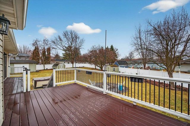 102 Kensington Lane, Waunakee, WI 53597