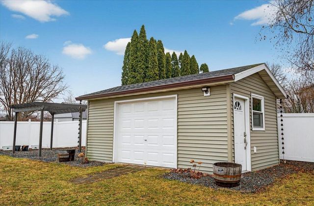 102 Kensington Lane, Waunakee, WI 53597