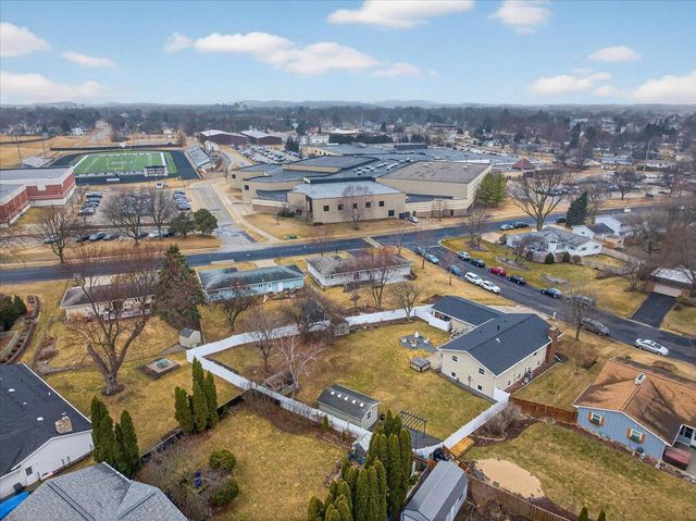 102 Kensington Lane, Waunakee, WI 53597