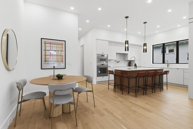 156 Langley Rd 156, Newton, MA 02459