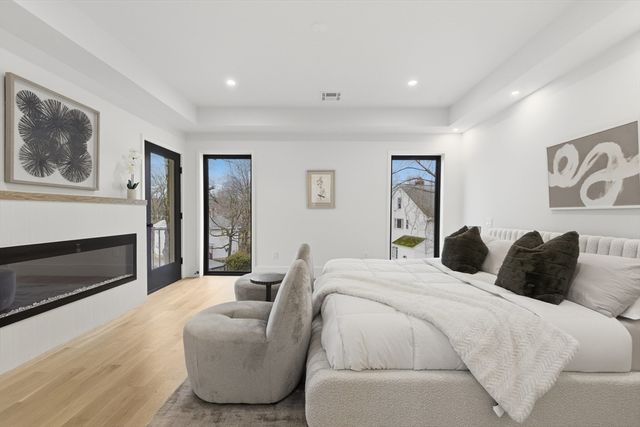 156 Langley Rd 156, Newton, MA 02459