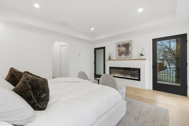 156 Langley Rd 156, Newton, MA 02459